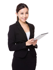 Businesswoman use of tablet