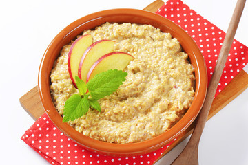 Oatmeal porridge with sliced apple