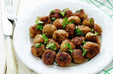meatballs grilled with parsley