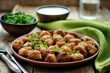 meatballs grilled with parsley