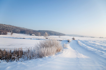 Fototapeta na wymiar idyllische Winterlandschaft in Thüringen