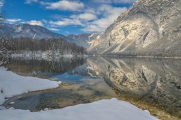 Fototapeta na wymiar Mountain lake in winter
