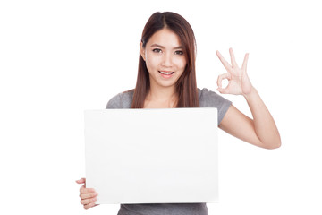Fototapeta premium Young Asian woman show OK with blank sign