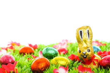 Ostern: Schokohase auf Wiese - Platz für Text
