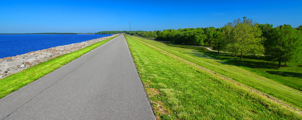 Naklejka premium Carlyle Lake Bike Path Illinois