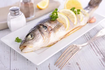 Papier peint photo autocollant rond Poisson grilled fish and lemon