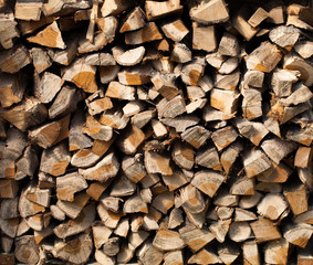 Gespaltetes Holz gestapelt