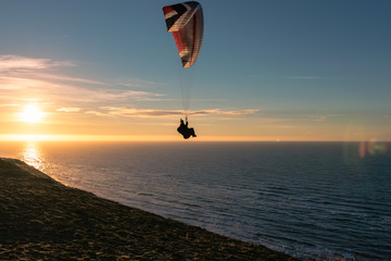 Paraglider im Sonnenuntergang