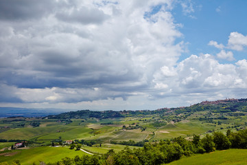 Fototapeta na wymiar Scenic Tuscany landscape with rolling hills and beautiful clouds