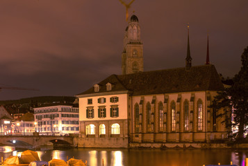 Naklejka premium Old swiss city Zurich in the night