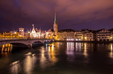 Obraz na płótnie Canvas Old swiss city Zurich in the night
