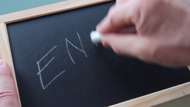 Ende auf eine Schiefertafel geschrieben