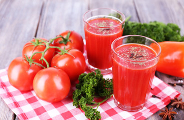 Tomato juice in glasses and fresh vegetables