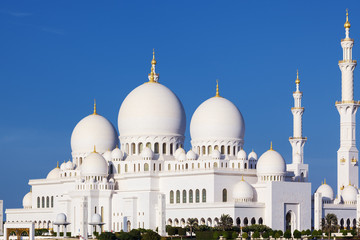 Fototapeta na wymiar Beautiful view of famous Sheikh Zayed Grand Mosque