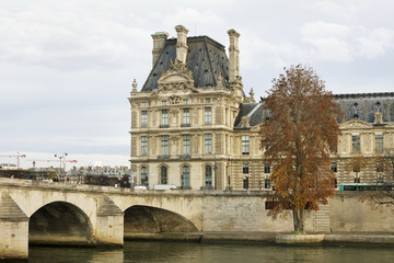 Fototapeta na wymiar View to the Louvre Museum.