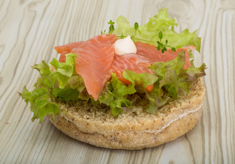 Salmon sandwich with thyme