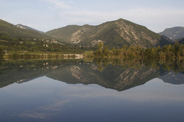 reflection of mountains in lake