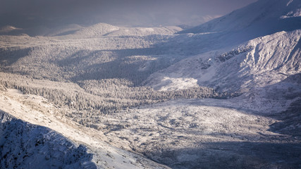 Fototapeta na wymiar View of the mountain valley in winter