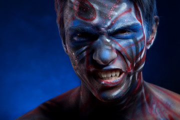 Obraz premium A creepy portrait of a man with bloody body art and face art