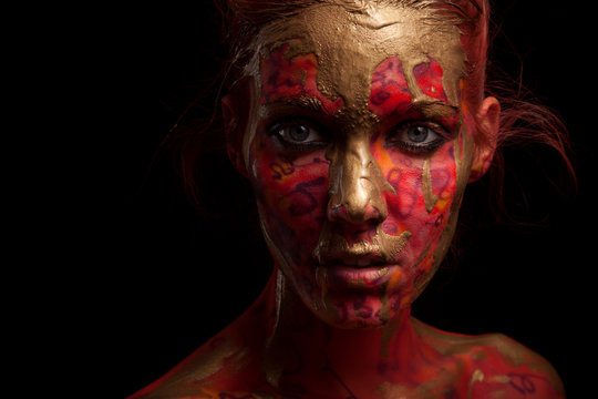 2.339 foto e immagini di Red Face Paint - Getty Images