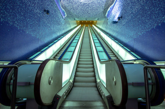 Toledo subway station, Naples