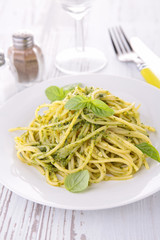 spaghetti and pesto sauce