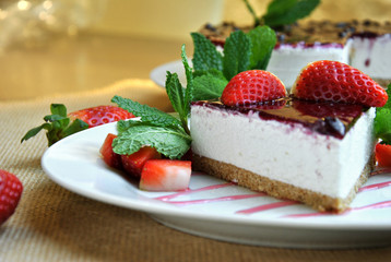 cheesecake with strawberries