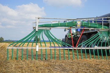 Gülleausbringung mit Schleppschläuchen, Nahaufnahme © Countrypixel