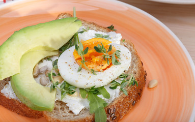 sandwich with eggs
