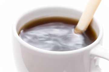 Kaffee in weißer Tasse
