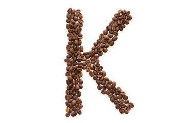 Bustabe K aus Kaffeebohnen