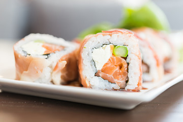 Salmon sushi roll