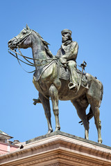 Fototapeta na wymiar Reiterstatue Giuseppe Garibaldi am Teatro Carlo Felice, Genua