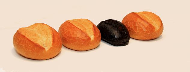 Verbranntes Brötchen, Schwarzes Schaf