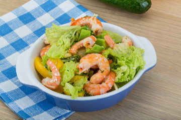Salad with shrimps and avocado