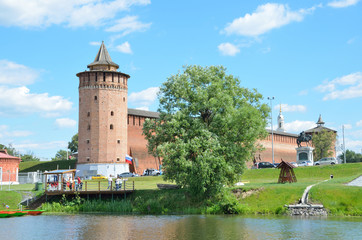 Fototapeta na wymiar Коломенский кремль со стороны реки Коломенки. Маринкина башня