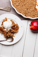 apple crumble with ice cream