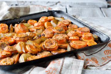 Carrots baked with onions