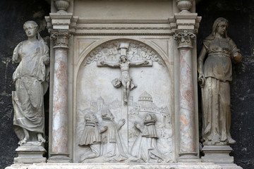 Obraz premium Crucifixion relief outside St. Stephens Cathedral in Vienna