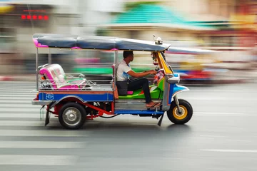 Foto auf Acrylglas Bangkok Tuktuk aus Thailand in Bewegungsunschärfe