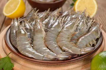 Crédence de cuisine en verre imprimé Crustacés Raw shrimp