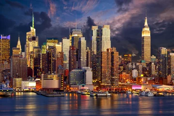 Deurstickers New York Manhattan Midtown skyline bij schemering, New York