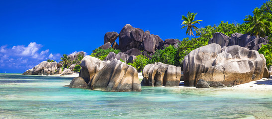 Seychelles  - panorama with impressive granite rocks in La Digue - obrazy, fototapety, plakaty