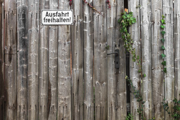 Tor aus Holz Einfahrt 