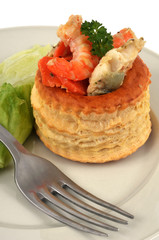 Bouchée à la reine avec crevette, poisson et carotte