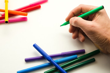 Naklejka premium the man's hand, ready to draw a picture