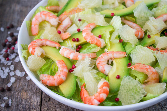 salad with shrimp, avocado and grapefruit