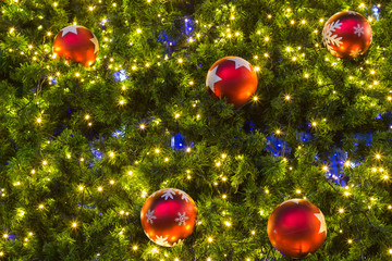 Obraz na płótnie Canvas Christmas decoration on tree background
