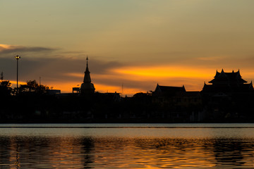 Fototapeta premium silhouette temple Thailand at twilight time