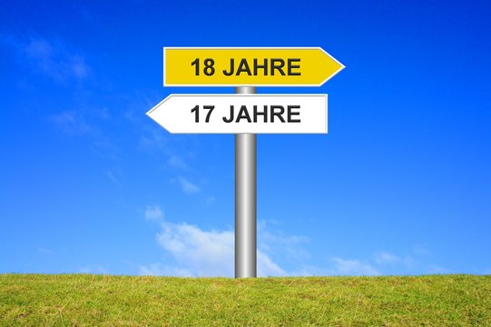 Schild Wegweiser: 17 Jahre / 18 Jahre